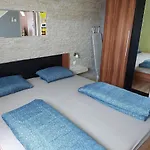 Corner 5 Apartman *