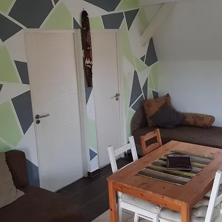 Corner 5 Apartment