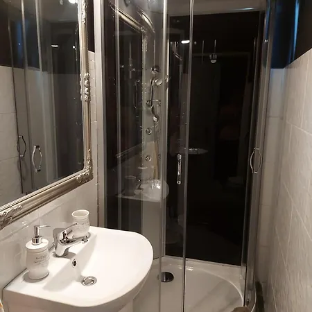 Apartament Corner 5 *