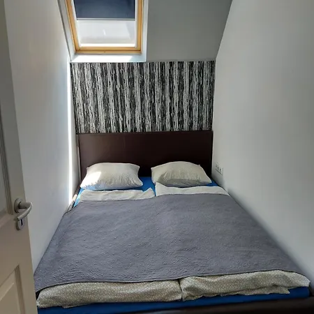 Corner 5 Apartment